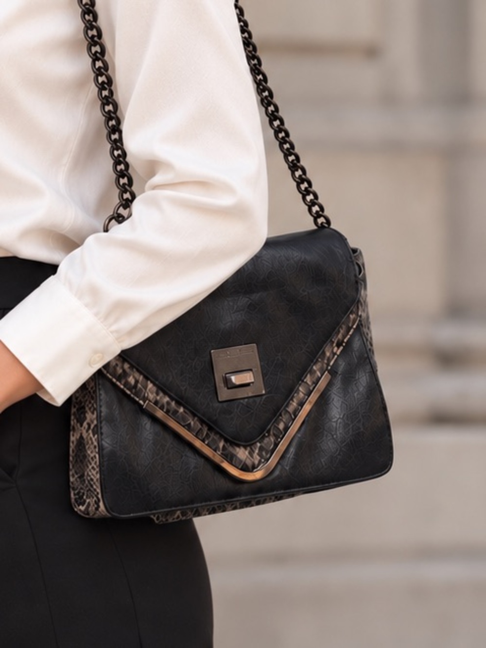 BCBGeneration Black Snake Print Chain Bag Edgy Glam Y2K
